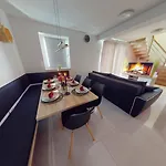 Four Stars Art-pe דירה Trebnje