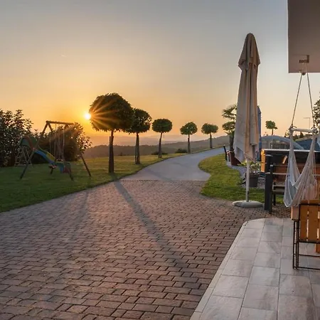 Four Stars Art-pe Daire