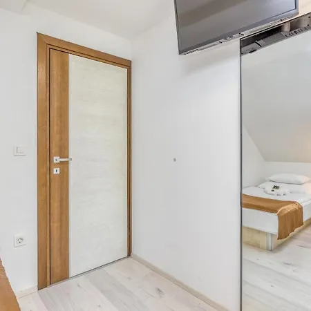 Four Stars Art-pe Daire Trebnje