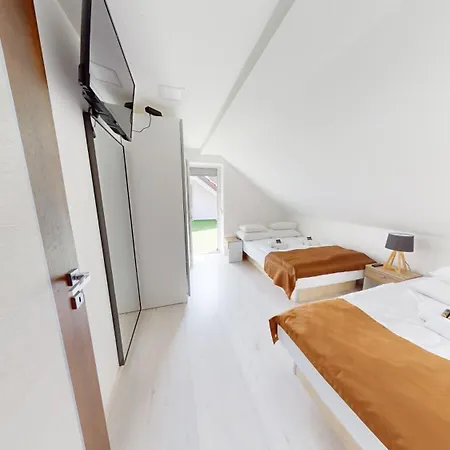 Four Stars Art-pe Daire *