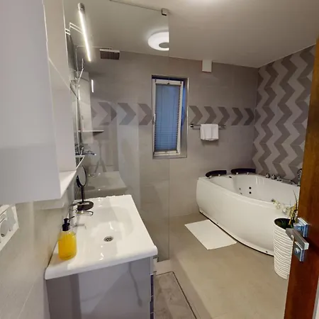 Four Stars Art-pe Trebnje