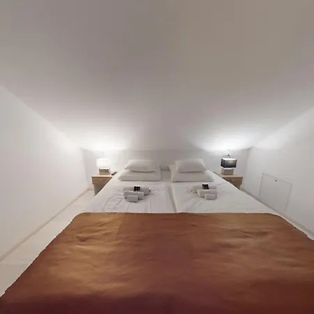 Four Stars Art-pe Daire Trebnje