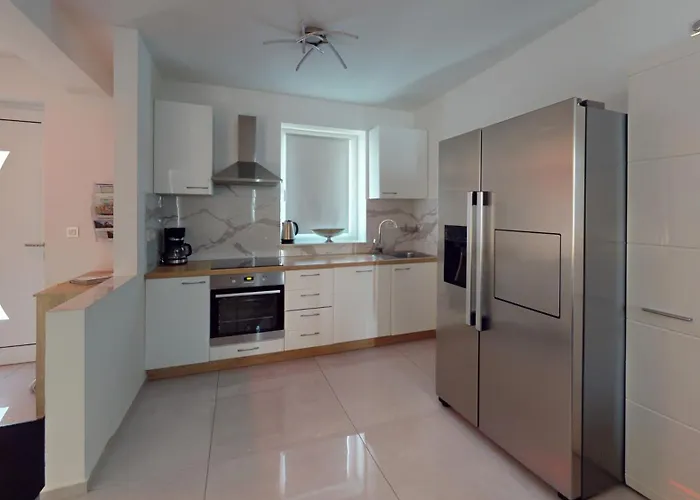 Four Stars Art-pe Trebnje