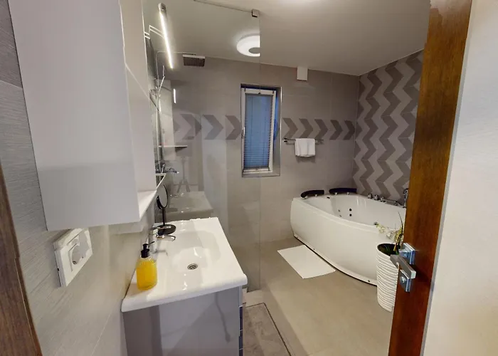 Four Stars Art-pe Trebnje