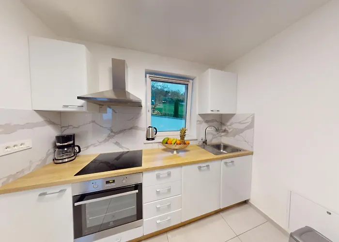 Four Stars Art-pe Trebnje