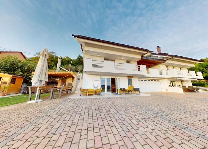 Four Stars Art-pe Trebnje